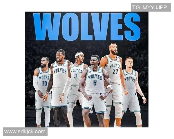 爱德华兹灵活突破防守精准中投轻松斩获两分助力球队反击 爱德华兹灵活突破防守精准中投轻松斩获两分助力球队反击