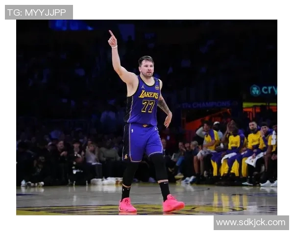 东契奇21+9+14里夫斯30+7+6 湖人轻取马刺两连胜