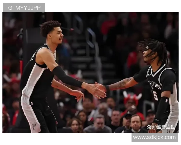 扛起后卫大旗!卡斯尔12中8得到22分7篮板6助攻 扛起后卫大旗!卡斯尔12中8得到22分7篮板6助攻