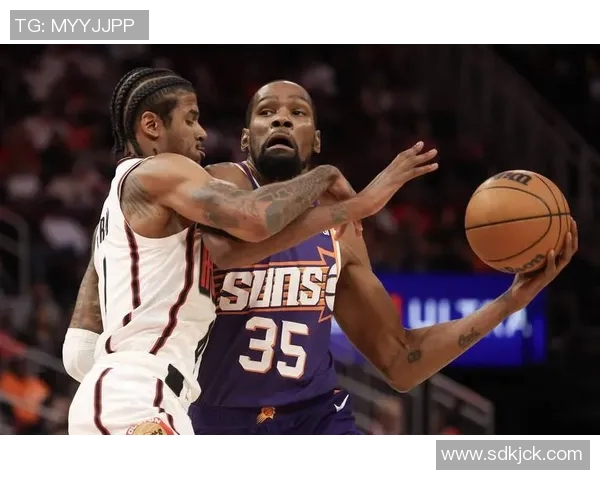 杰伦格林首秀惊艳!布克砍下24分带领太阳13分大胜,快船惨遭三连败 杰伦格林首秀惊艳!布克砍下24分带领太阳13分大胜,快船惨遭三连败