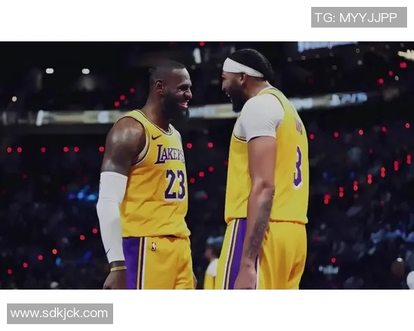 迎来背靠背!湖人官推晒出征客场登机照:短途旅程 迎来背靠背!湖人官推晒出征客场登机照:短途旅程