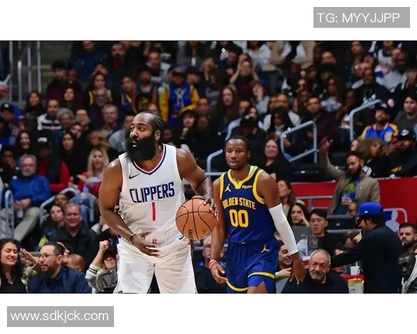NBA杯东决对阵出炉!快船前景模糊,浓眉和字母哥大概率要离队 NBA杯东决对阵出炉!快船前景模糊,浓眉和字母哥大概率要离队