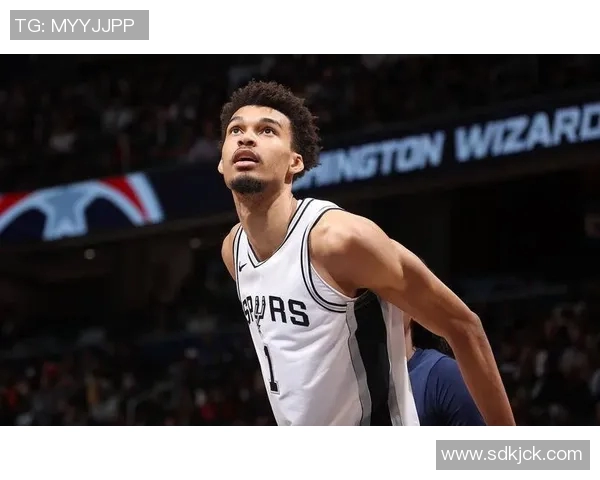 文班亚马21+6下半场独得16分,关键中投杀死比赛 文班亚马21+6下半场独得16分,关键中投杀死比赛